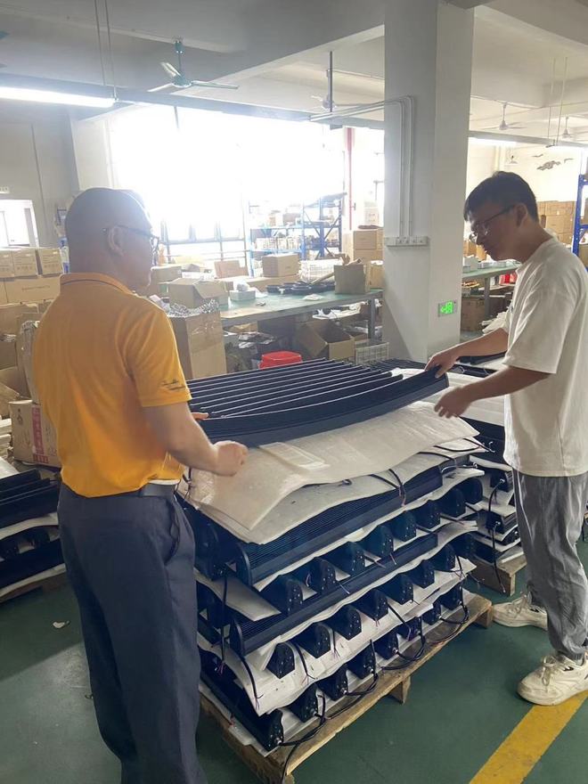 易路通總經理桂韓城親赴佛山考察汽車配件工廠，確保產品質量無憂